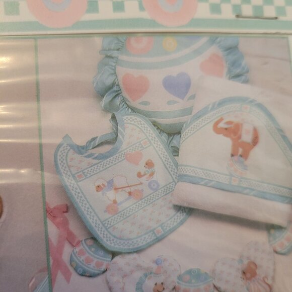 Daisy Kingdom Pull Toy Parade Bib Kit 7014 Baby Shower Gift - Picture 5 of 6